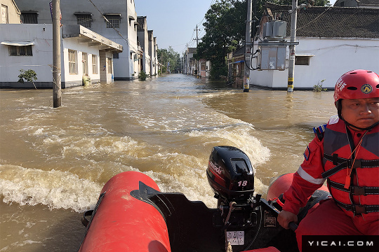 暴雨致河南浚县58.8万人受灾 记者直击泄洪转移现场